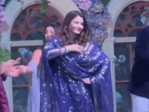 सलमान के गाने पर थिरकीं ऐश्वर्या राय:नीता अंबानी और अभिषेक बच्चन भी साथ नजर आए; सलाम-ए-इश्क' गाने पर डांस