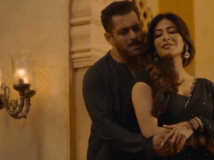 फिल्म मातृभूमि का गाना 'चांद देख लेना' रिलीज:गाने में सलमान खान और चित्रांगदा सिंह के बीच इमोशनल लव स्टोरी दिखी