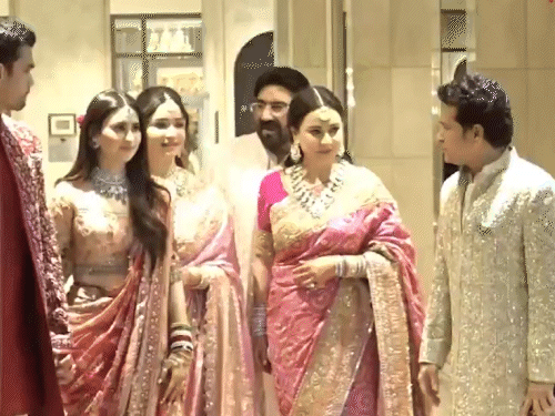 सचिन के बेटे की शादी में धोनी-अमिताभ पहुंचे:मुकेश अंबानी-जय शाह भी शामिल हुए; अर्जुन ने बिजनेसमैन रवि घई की पोती के साथ फेरे लिए