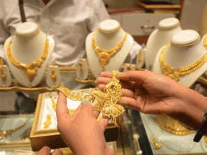 चांदी 2 दिन में ₹32 हजार सस्ती हुई:₹2.58 लाख किलो पर आई, 10 ग्राम सोना ₹7 हजार गिरकर ₹1.63 लाख का हुआ