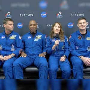 50 साल बाद नासा का चंद्र मिशन:आर्टेमिस-2 मिशन की पहली महिला होंगी क्रिस्टीना; टीम में 4 अंतरिक्ष यात्री