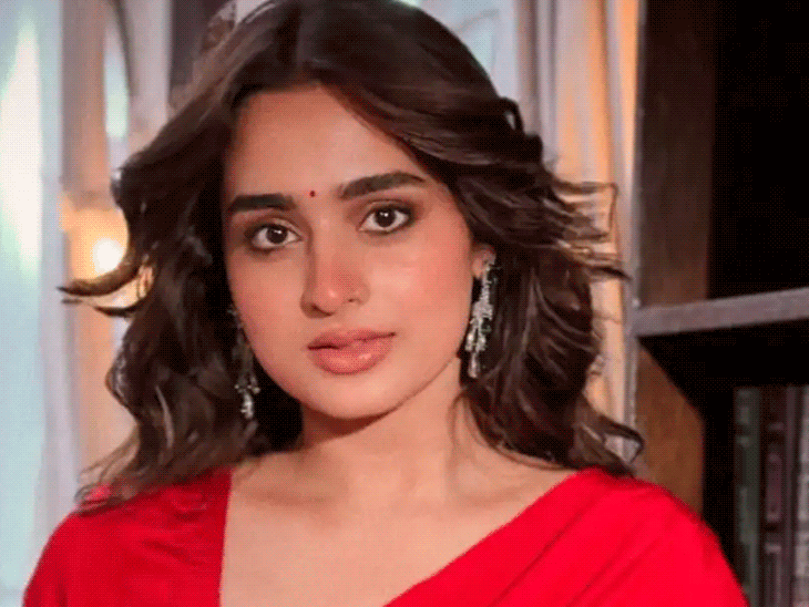 आयशा खान बोलीं- हर दिन मिलती हैं रेप की धमकियां:धुरंधर एक्ट्रेस ने कहा-मेरे पीरियड्स पर गाना शूट करना एक नेशनल जोक बन गया