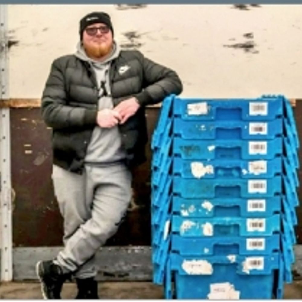 यूक्रेन की फ्रंटलाइन पर ओलेक्सी:बम धमाके, मिसाइलें और गोलियां भी नहीं रोक पाईं, सरहद तक चिट्ठियां-पार्सल पहुंचा रहे पोस्टमैन ओलेक्सी