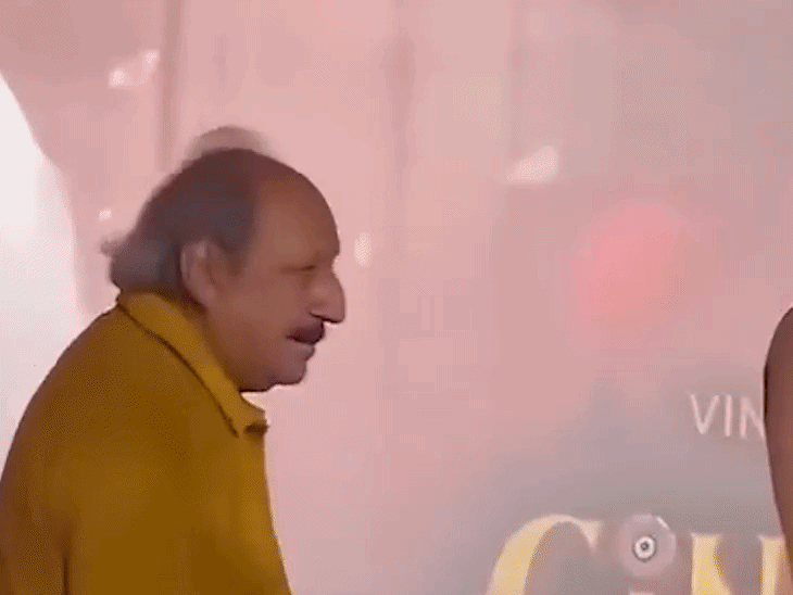 इवेंट में इग्नोर होने पर आया सीनियर एक्टर का रिएक्शन:कहा- ऐसा कुछ नहीं हुआ, मुझे वहां से जल्दी निकलना था; वीडियो में मंच के पीछे से उतरते दिखे थे