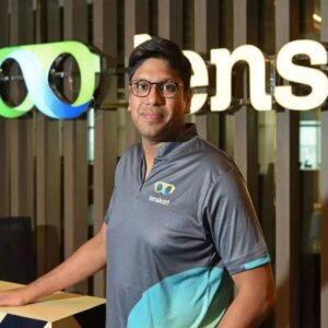 लेंसकार्ट ने ड्रेस कोड विवाद पर माफी-मांगी:अब बिंदी-तिलक पहन सकेंगे कर्मचारी; कंपनी ने जारी की नई इन-स्टोर स्टाइल गाइडलाइन