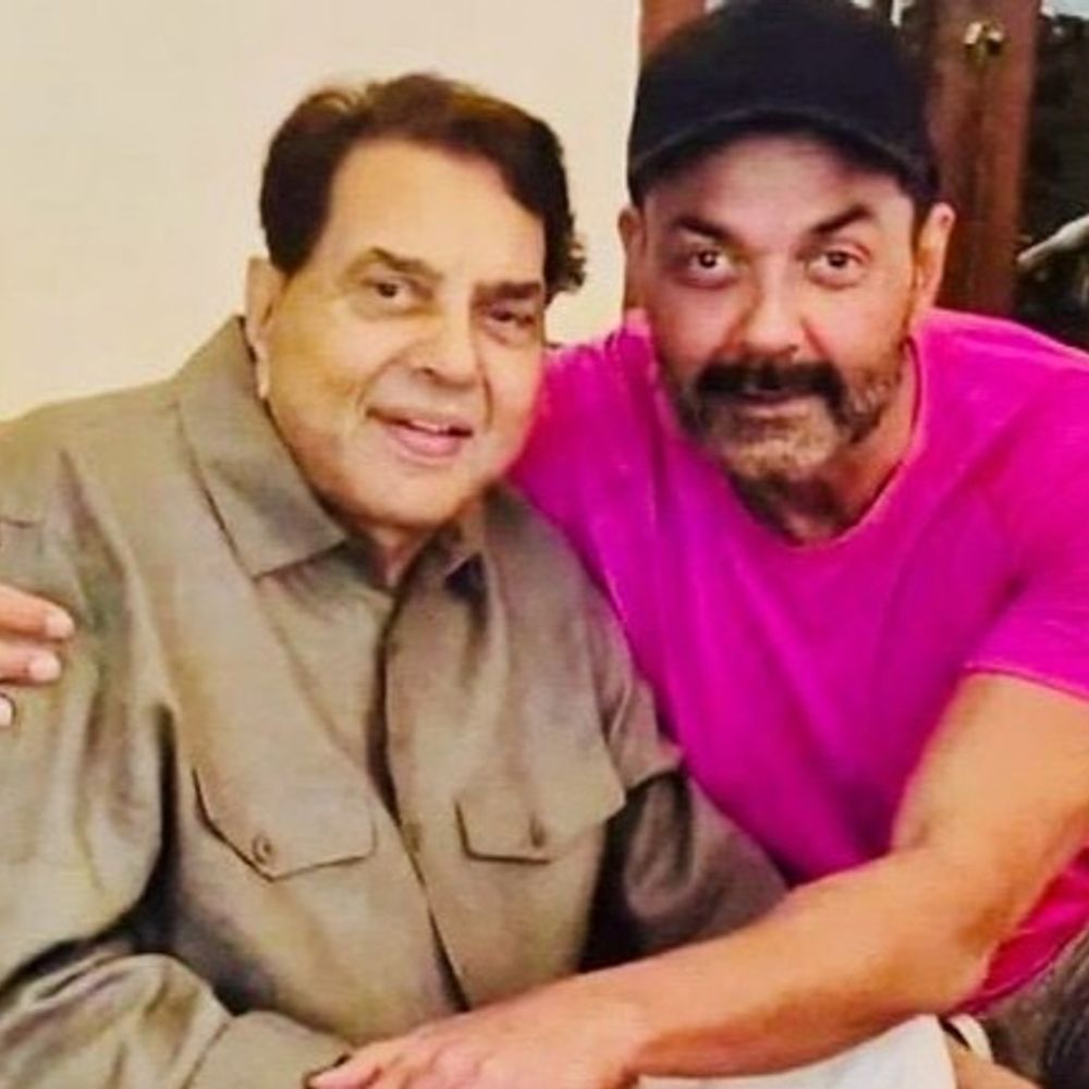 धर्मेंद्र के निधन पर भावुक हुए बॉबी देओल:पापा के साथ और वक्त बिताने का पछतावा; कहा- दुख ने ईशा और अहाना के करीब लाया