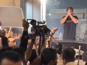 पुष्पा-2 भगदड़ मामला, अल्लू अर्जुन कोर्ट में वर्चुअली पेश होंगे:कोर्ट ने भेजा था समन, चार्जशीट में आरोपी नंबर 11 बनाया; महिला की हुई थी मौत