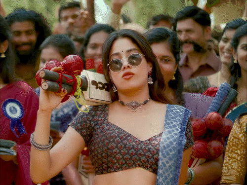'हर महिला सम्मान की हकदार है':'पेड्डी' में जाह्नवी के किरदार पर आपत्ति के बाद डायरेक्टर ने मांगी माफी, बोले- आपत्तिजनक सीन्स में बदलाव करेंगे