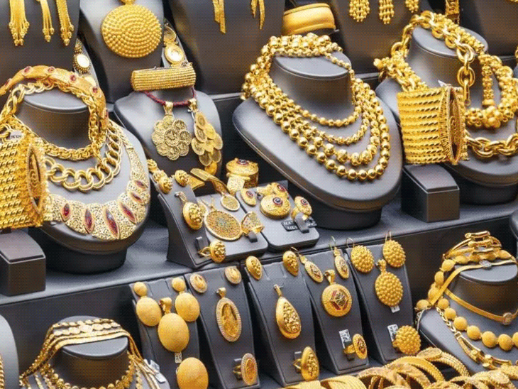 चांदी ₹3,690 बढ़कर ₹2.24 लाख पर पहुंची:10 ग्राम सोने की कीमत ₹1,039 गिरकर ₹1.40 लाख पर आई, कैरेट के हिसाब से देखें दाम